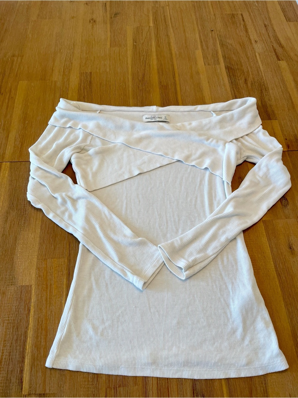Abercrombie & Fitch: Off-Shoulder Ribbed Long Sleeve Top - White